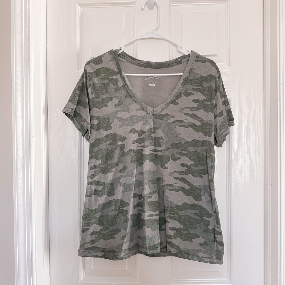 Bundle of 3 Universal Thread Women's Short Sleeve Tees - Picture 2 of 15